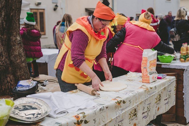 bljak fest poderane gaće tradicija gastronomija manifestacija karneval mesopust placa omišalj otok krk kvarner