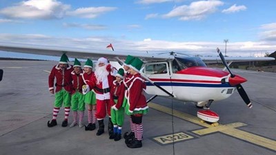 Weihnachtsmann gelandet am Flughafen Rijeka