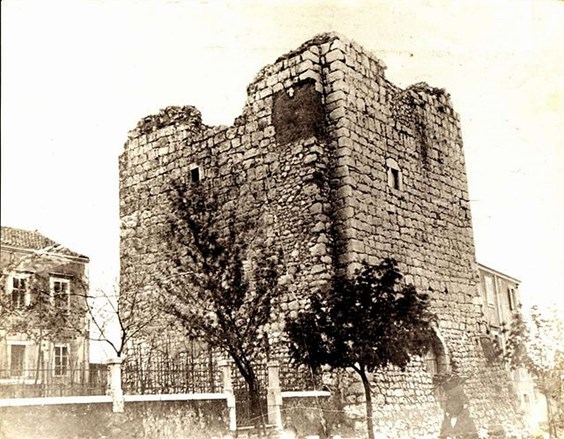 Ostaci kaštela prije rušenja početkom 20. stoljeća
