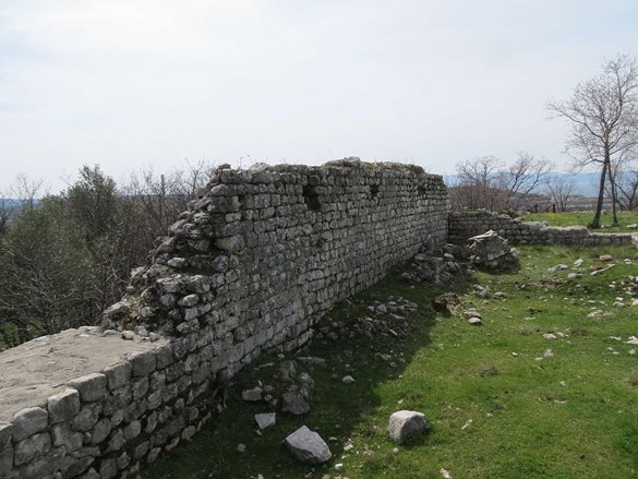 Utvrda Fortičina kaštel krčkih knezova frankopana Omišalj otok Krk Kvarner